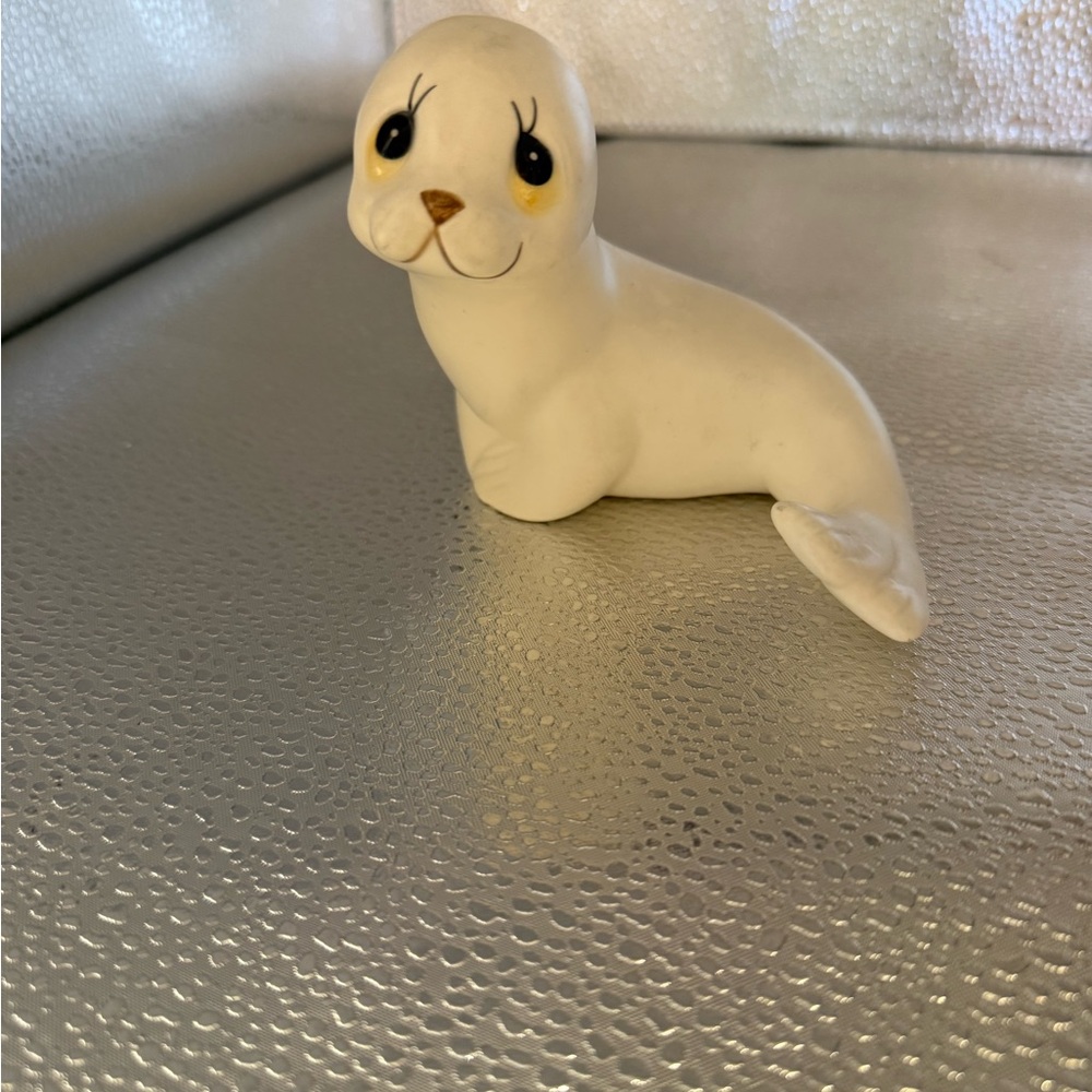 Vintage Oxford white nesting seal